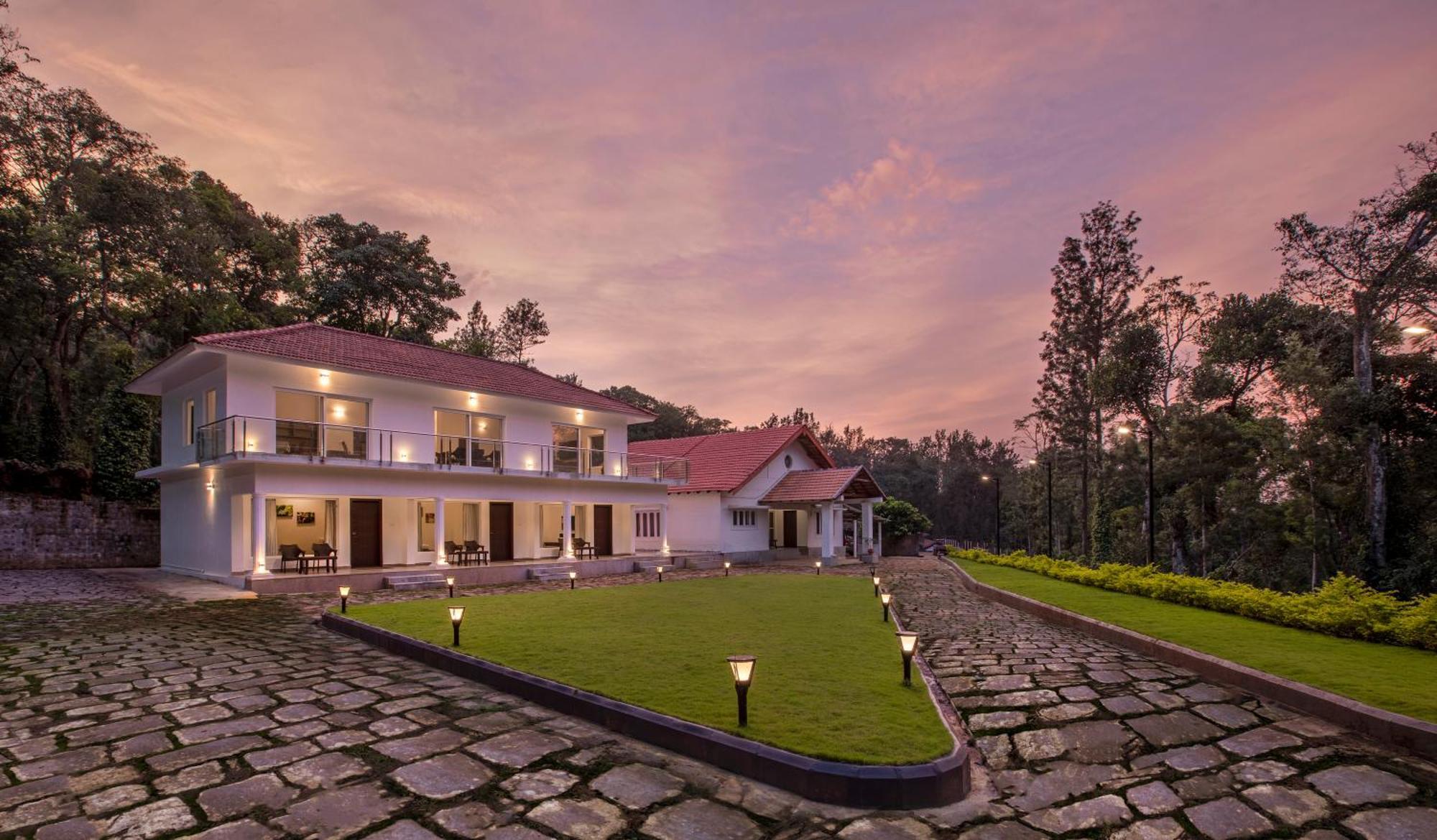 Tusker Trail By Luxunlock Hotel Suntikoppa Exterior foto